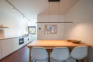Vakantiehuis wijk de brabander 115 cadzand eettafel met keuken 2
