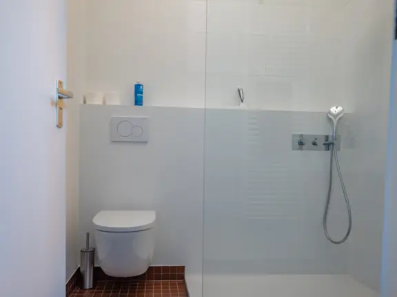 Vakantiehuis wijk de brabander 115 cadzand badkamer wc en douche