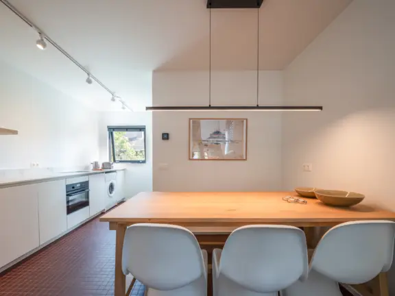Vakantiehuis wijk de brabander 115 cadzand eettafel met keuken 2