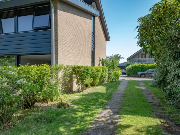 Vakantiehuis wijk de brabander 115 cadzand tuintafel 2 oprit