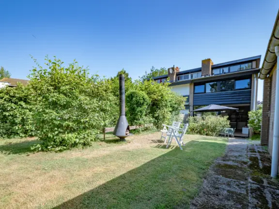 Vakantiehuis wijk de brabander 115 cadzand tuintafel 2 tuin met haard