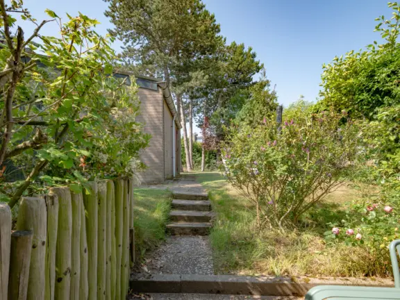 Vakantiehuis wijk de brabander 115 cadzand tuintafel 2 tuin trapje