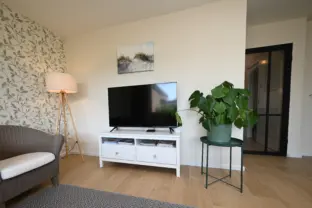 Appartement wijk de brabander 72 cadzand tv en deur
