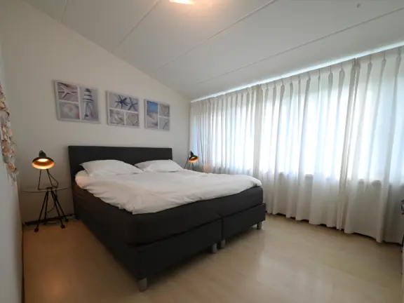 Vakantiehuis wijk de brabander 185 cadzand slaapkamer 1 totaal raam