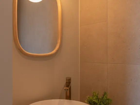 Appartement boulevard de wielingen 33 302 cadzand bad wastafel en spiegel