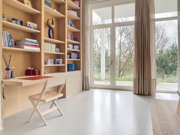 0 badhuis cadzand 2 E006 zithoek boekenkast 2