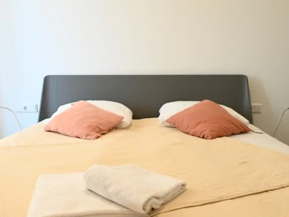 Appartement badhuis cadzand 2 E008 master bedroom front