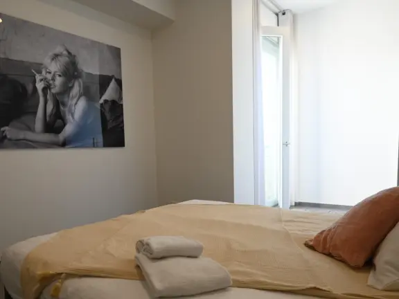 Appartement badhuis cadzand 2 E008 master bedroom tuindeuren