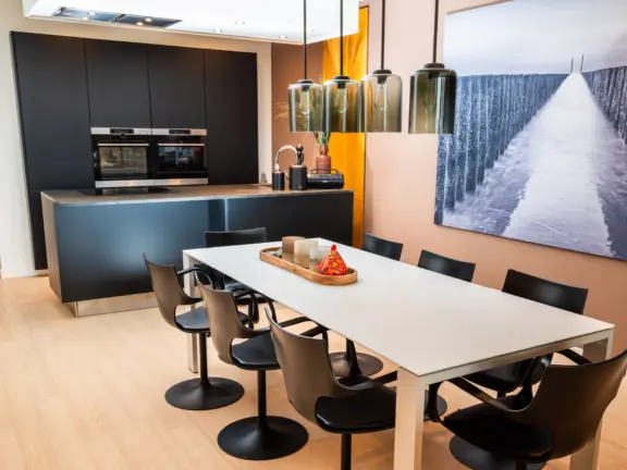 Badhuis cadzand appartement 2 F105 eettafel