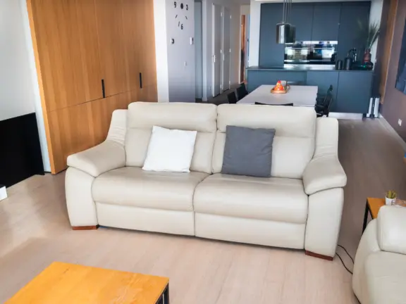 Badhuis cadzand appartement 2 F105 woonkamer bank