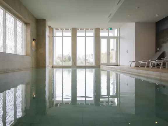 Badhuis cadzand wellness zwembad raam