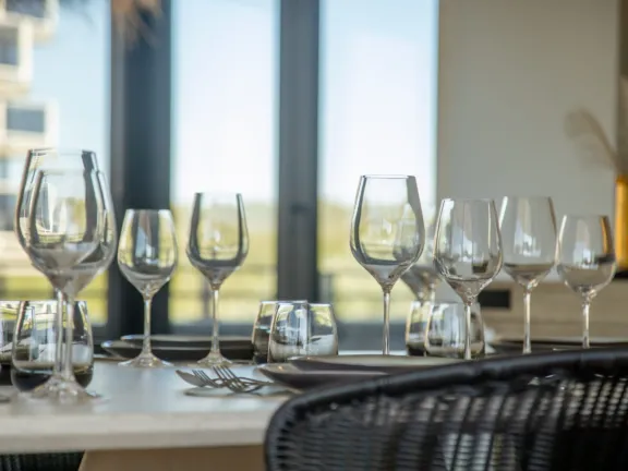 Maison la belle de branding cadzand wijnglazen