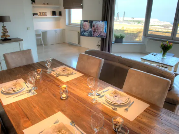 Appartement met zeezicht boulevard wielingen 76 06 cadzand eettafel zee