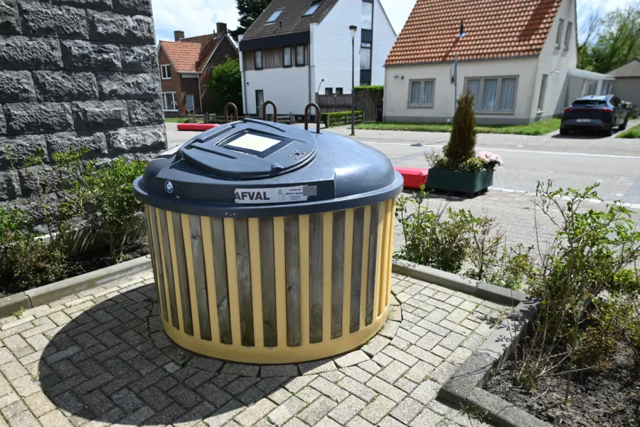 Residence deurloo cadzand afvalcontainer