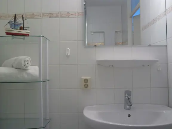 Appartement deurloo 53 13 cadzand zeezicht wastafel