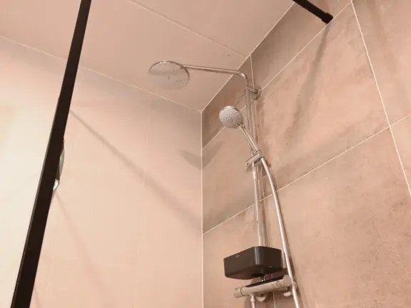 Deurloo 53 17 appartement zeezicht 53 17 badkamer regendouche