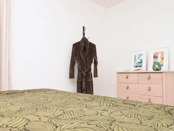 Deurloo 53 17 appartement zeezicht 53 17 slaapkamer 2 dressoir