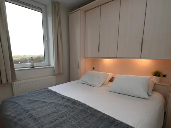 Appartement deurloo 55 09 cadzand grote slaapkamer