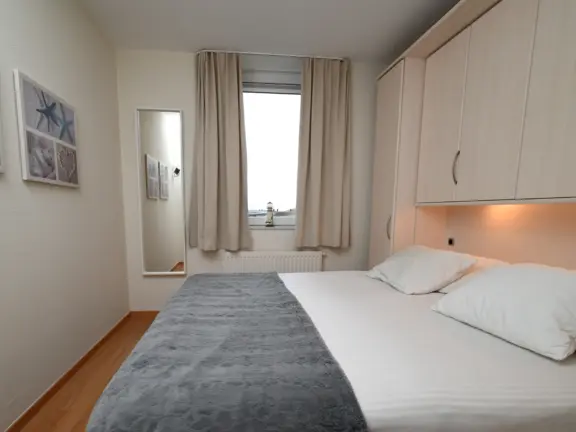 Appartement deurloo 55 09 cadzand grote slaapkamer 2