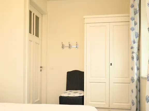 Appartement duindoorn 301 cadzand slaapkamer 2 kast