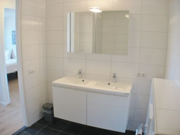 Appartement duinhof 1 6 11 cadzand badkamer dubbele wastafel