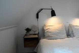 Duinhof appartement cadzand stijn albregtsstraat 6 13 masterbedroom lamp