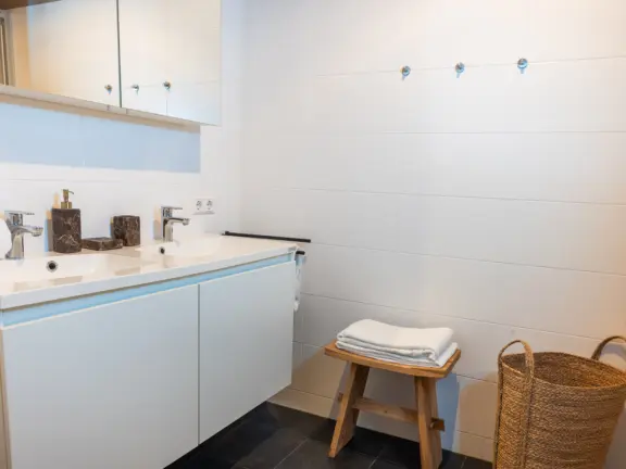 Duinhof appartement cadzand stijn albregtsstraat 6 13 badkamer