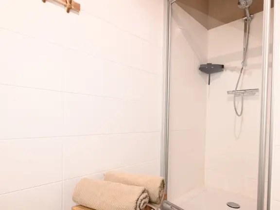 Duinhof appartement cadzand stijn albregtsstraat 6 13 badkamer douche