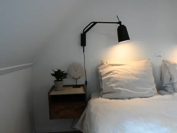 Duinhof appartement cadzand stijn albregtsstraat 6 13 masterbedroom lamp