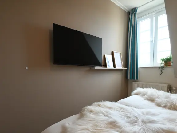 Duinhof appartement cadzand stijn albregtsstraat 6 13 masterbedroom tv