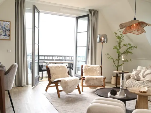 Duinhof appartement cadzand stijn albregtsstraat 6 13 woonkamer stoelen