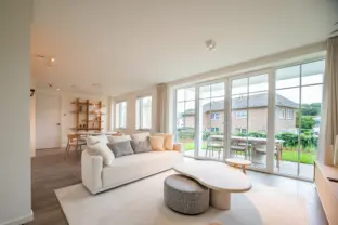 The hamptons cadzand appartement lumiere woonkamer raam