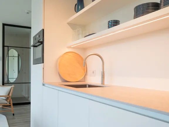 The hamptons cadzand appartement lumiere keuken kraan
