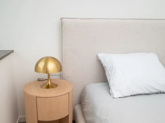 The hamptons cadzand appartement lumiere masterbedroom detail