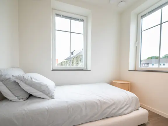The hamptons cadzand appartement lumiere slaapkamer 1p bed raam
