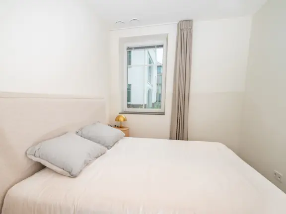The hamptons cadzand appartement lumiere slaapkamer 2p bed zijkant