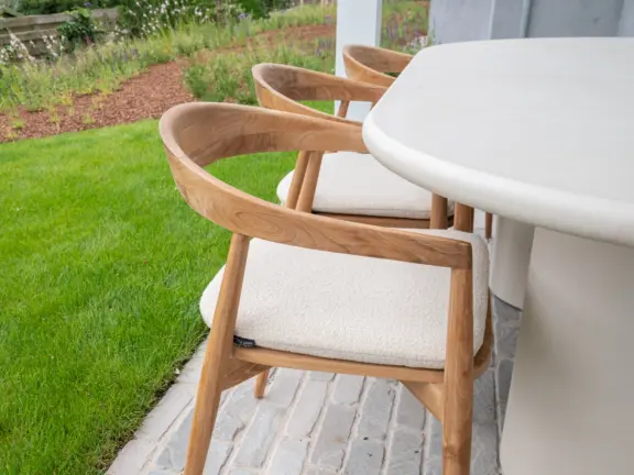 The hamptons cadzand appartement lumiere tuin stoel