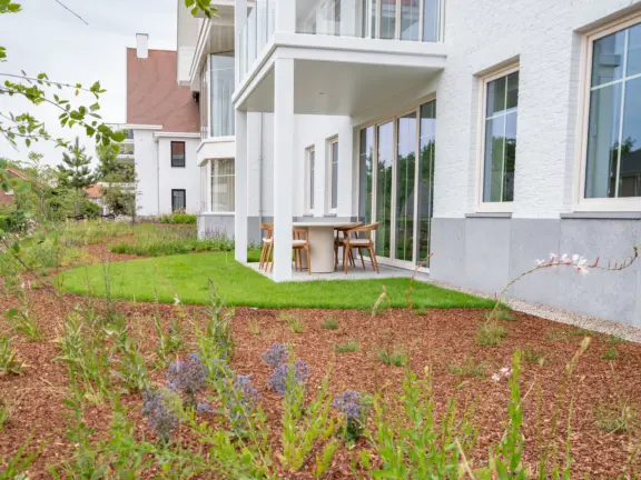 The hamptons cadzand appartement lumiere tuin veraf