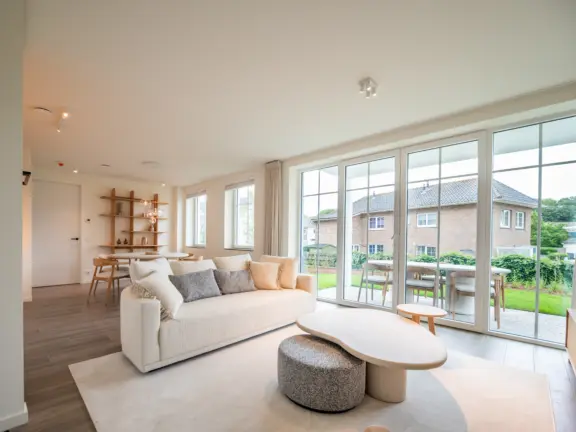 The hamptons cadzand appartement lumiere woonkamer raam