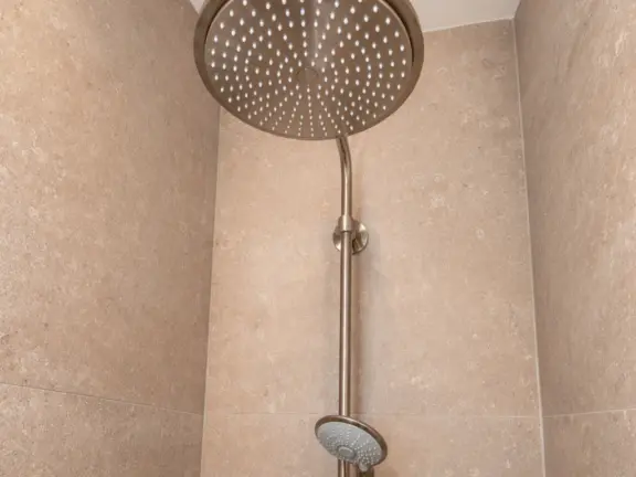 Hamptons cadzand luxus wohnung 21 004 badezimmer 1 dusche