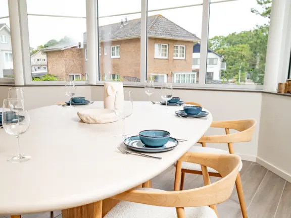 Hamptons cadzand luxus wohnung 21 004 esstisch detail