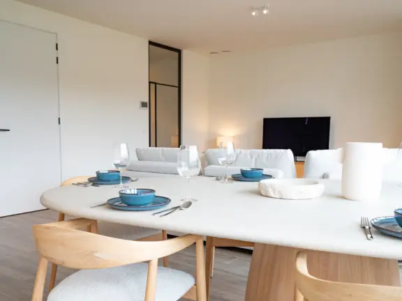 Hamptons cadzand luxus wohnung 21 004 esstisch detail 2