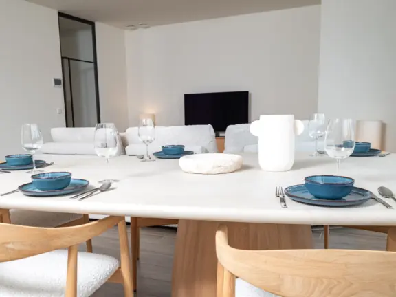 Hamptons cadzand luxus wohnung 21 004 esstisch detail 3