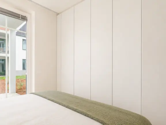Hamptons cadzand luxus wohnung 21 004 schlafzimmer 2 schrank jpg