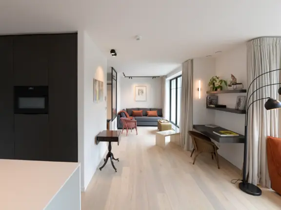 Hamptons cadzand luxe appartement boulevard 22 101 badkamer woonkamer vanuit keuken