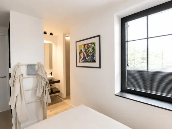 Hamptons cadzand luxe appartement boulevard 22 101 masterbedroom badkamer ensuite