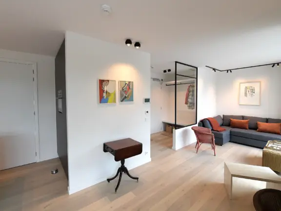 Hamptons cadzand luxe appartement boulevard 22 101 woonkamer kunst