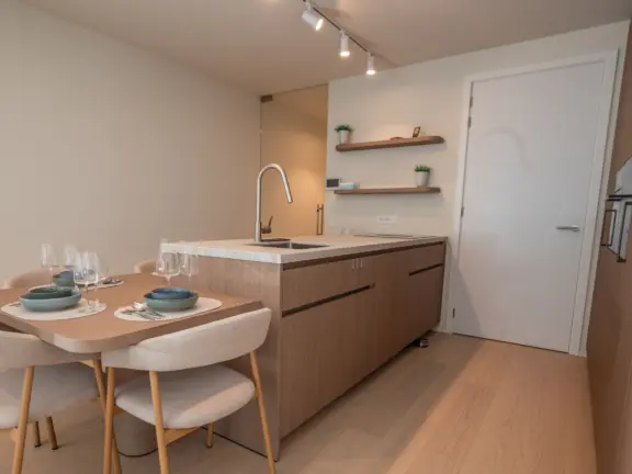 Appartement sky cadzand eettafel en keuken