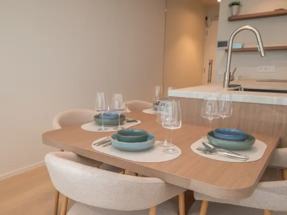 Appartement sky cadzand eettafel