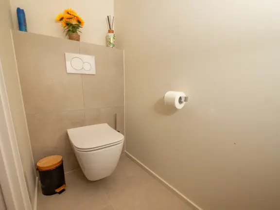 Appartement sky cadzand toilet